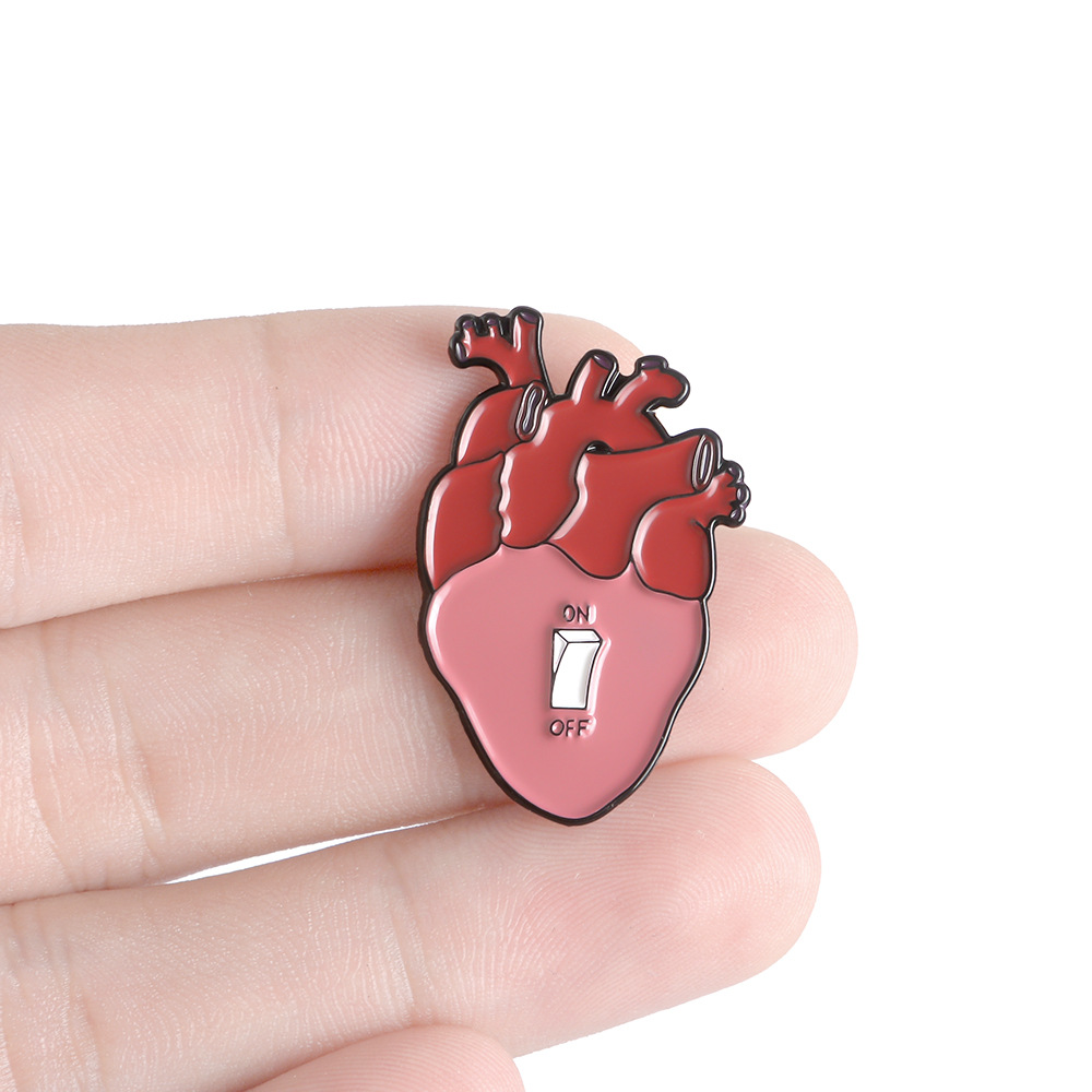 Anatomiczna przypinka emaliowa – Medical Label recenzja i cena